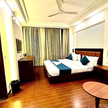 Hotel The Imperio Nowe Delhi Zewnętrze zdjęcie