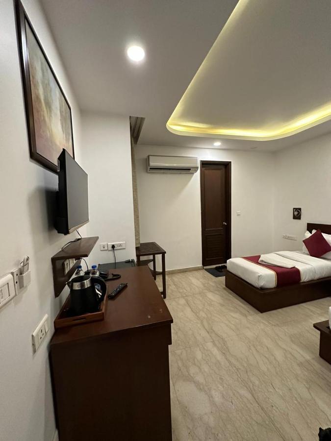Hotel The Imperio Nowe Delhi Zewnętrze zdjęcie