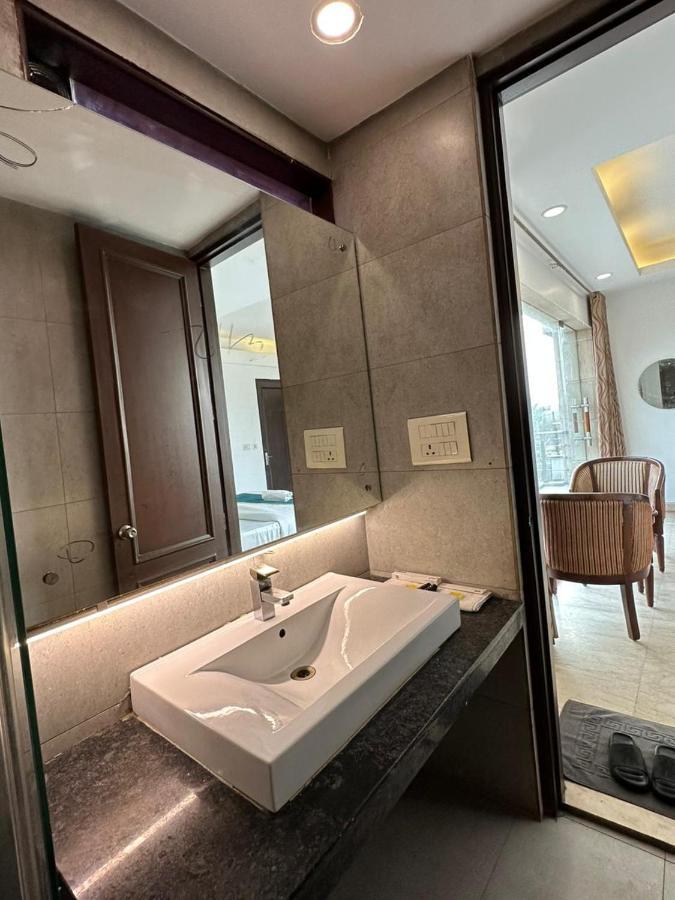 Hotel The Imperio Nowe Delhi Zewnętrze zdjęcie