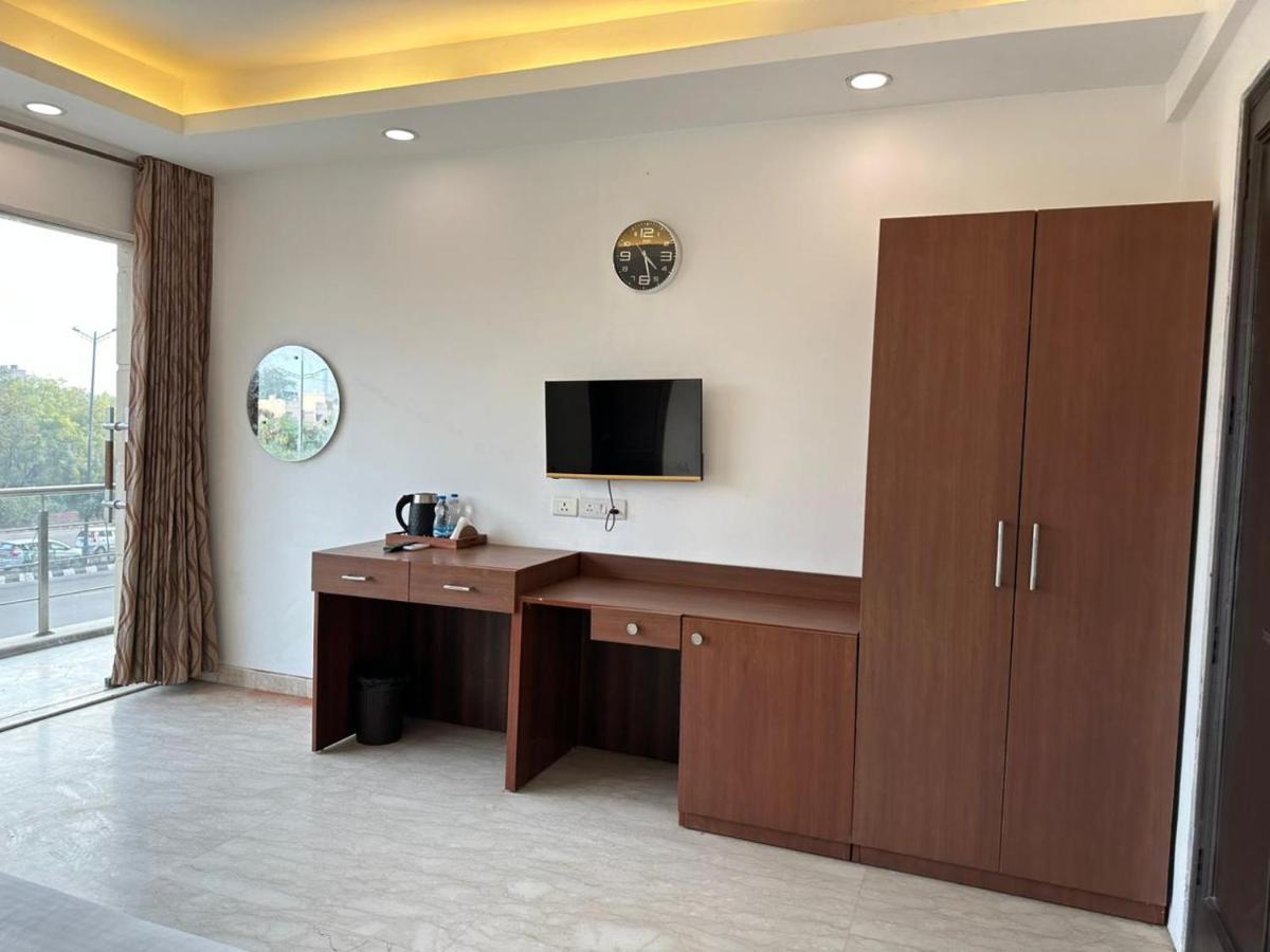 Hotel The Imperio Nowe Delhi Zewnętrze zdjęcie
