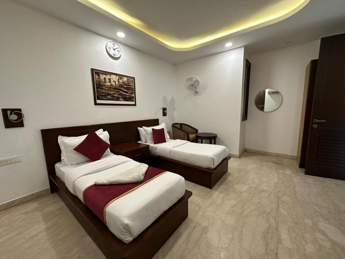 Hotel The Imperio Nowe Delhi Zewnętrze zdjęcie